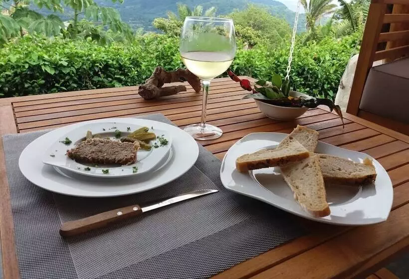 Hotelli Peace & Lodge