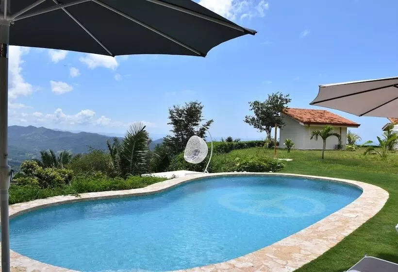Hotelli Peace & Lodge