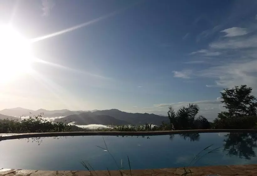 Hotelli Peace & Lodge
