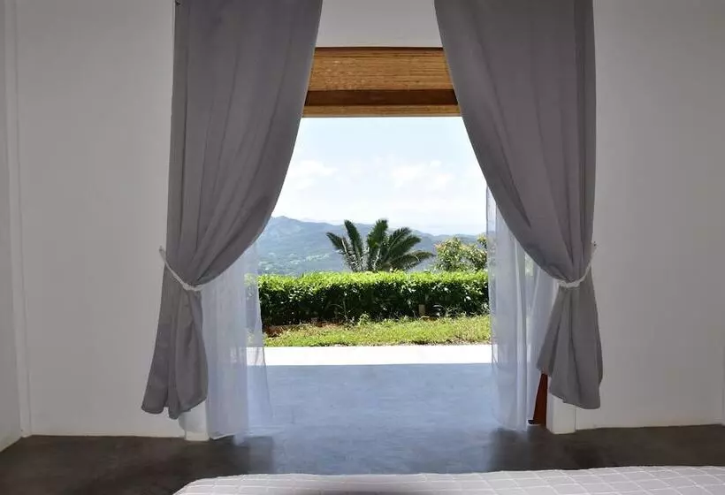 Hotelli Peace & Lodge