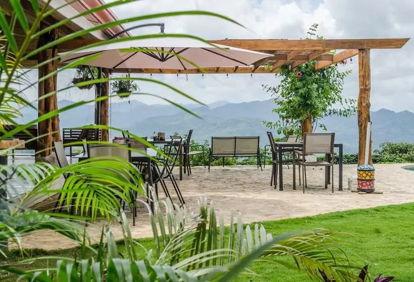 Hotelli Peace & Lodge