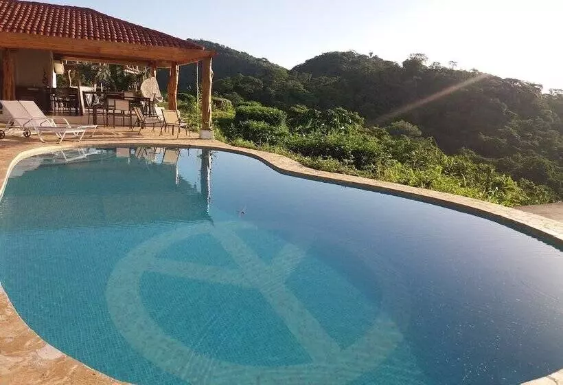 Hotelli Peace & Lodge