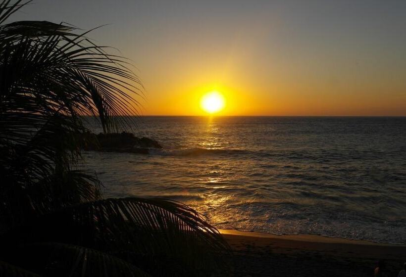 هتل Simple Backpackers Hostel