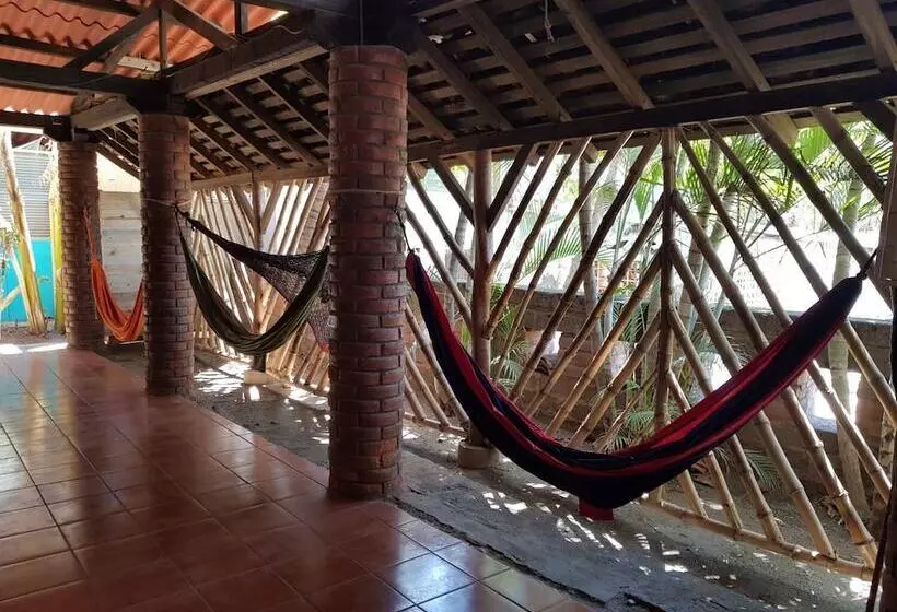 ホテル Simple Backpackers Hostel