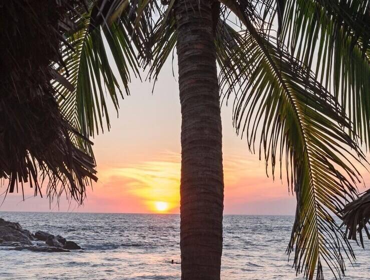 هتل Simple Backpackers Hostel