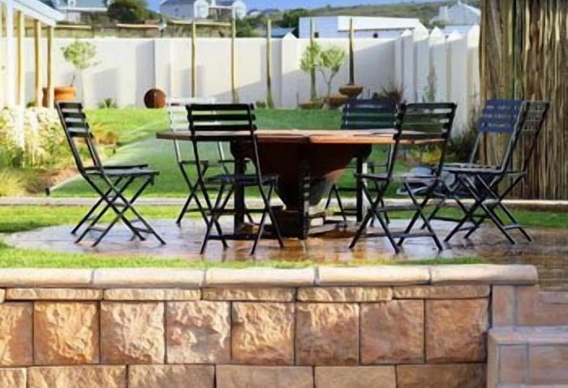 בית מלון כפרי The Wacky Bush Lodge