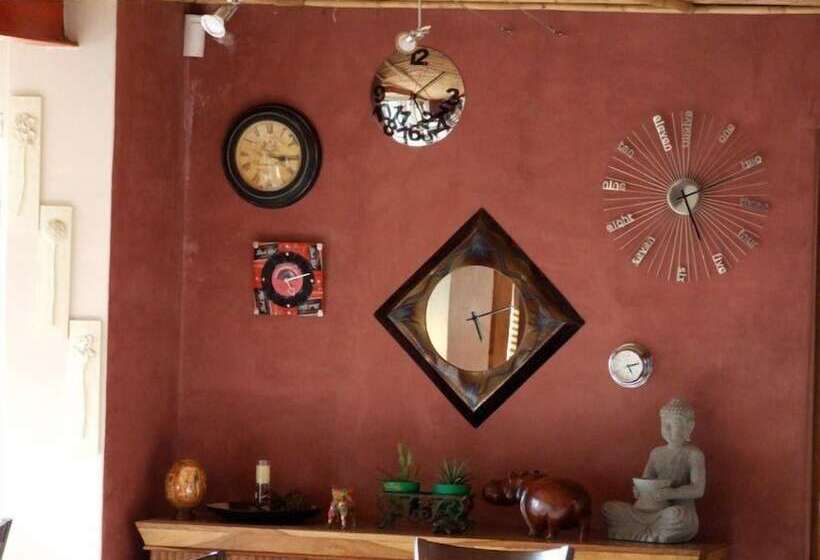 בית מלון כפרי The Wacky Bush Lodge