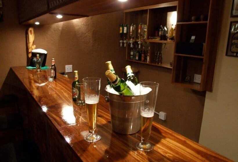 בית מלון כפרי The Wacky Bush Lodge