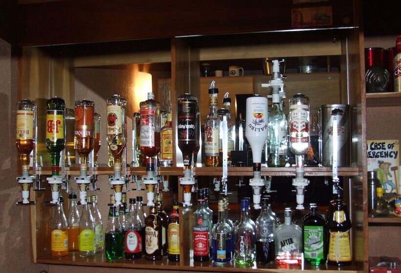 בית מלון כפרי The Wacky Bush Lodge