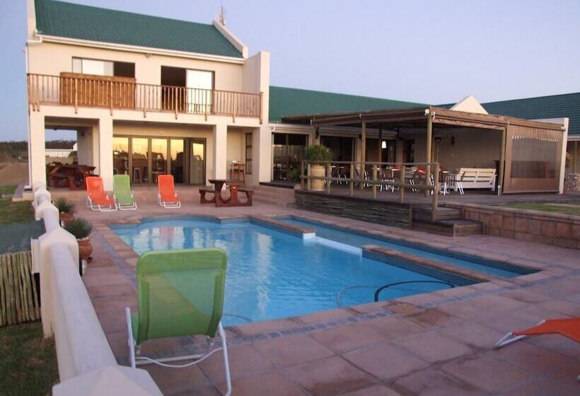 בית מלון כפרי The Wacky Bush Lodge