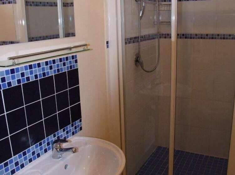 בית מלון כפרי The Wacky Bush Lodge