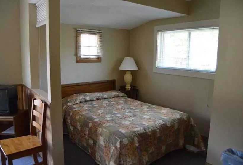 Kennebunk Gallery Motel And Cottages