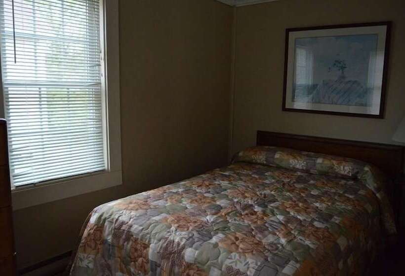 Kennebunk Gallery Motel And Cottages