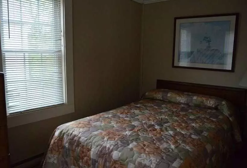 Kennebunk Gallery Motel And Cottages