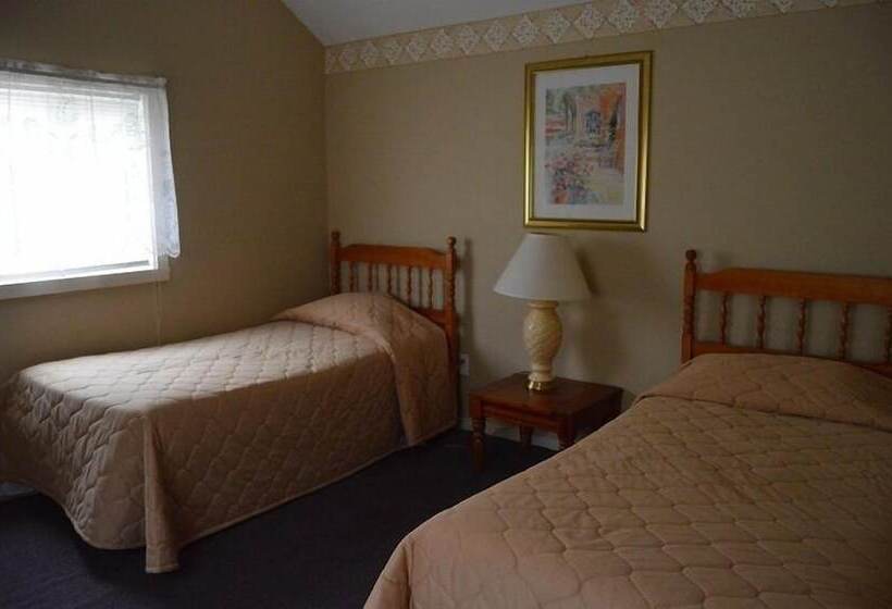 Kennebunk Gallery Motel And Cottages