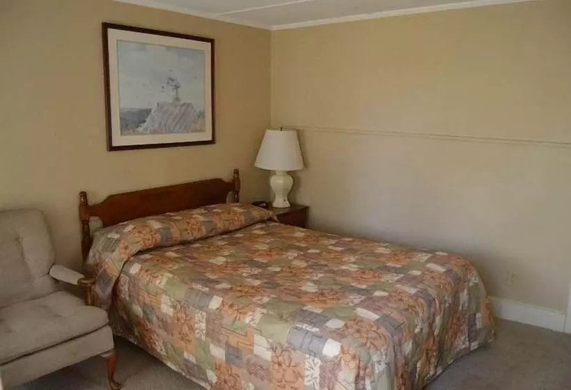 Kennebunk Gallery Motel And Cottages