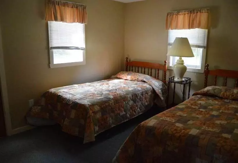 Kennebunk Gallery Motel And Cottages