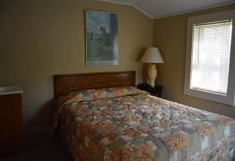 Kennebunk Gallery Motel And Cottages