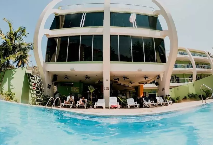 Room2board Hostel And Surf School