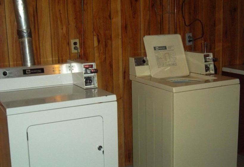 Anchor Motel And Suites