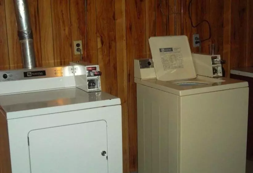 Anchor Motel And Suites