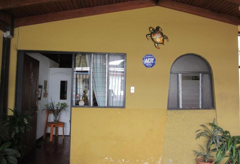 مبيت وإفطار Casa Familiar La Tortuga