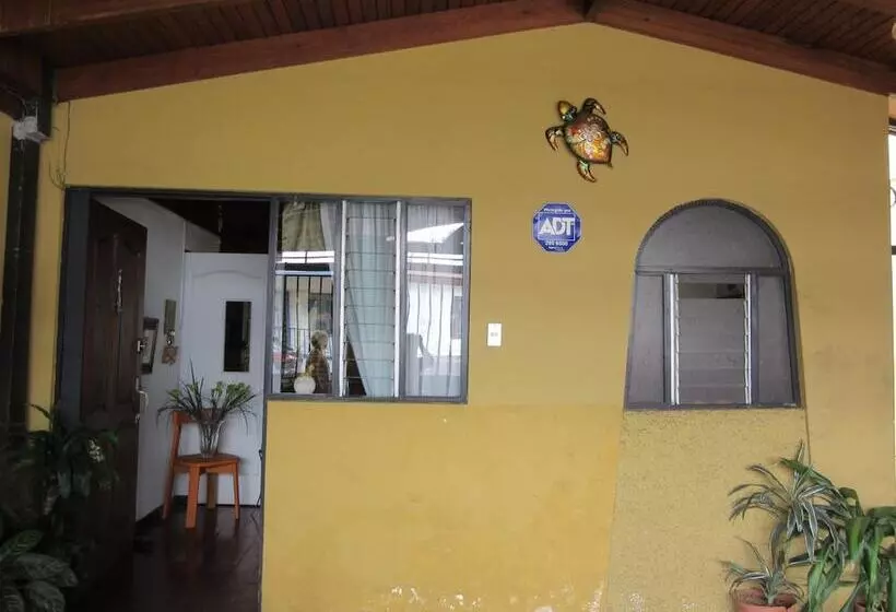 تختخواب و صبحانه Casa Familiar La Tortuga