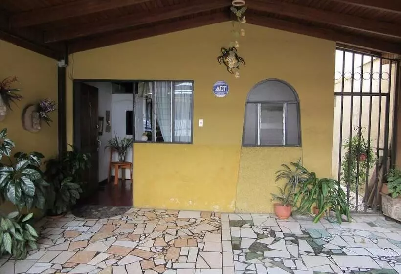تختخواب و صبحانه Casa Familiar La Tortuga