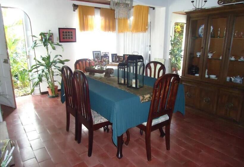 مبيت وإفطار Casa Familiar La Tortuga