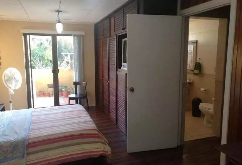 تختخواب و صبحانه Casa Familiar La Tortuga