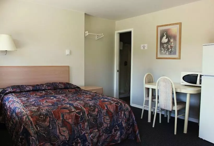 Boundary Motel