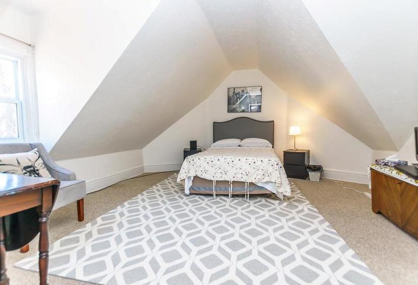 فندق Elliott House Bed & Breakfast