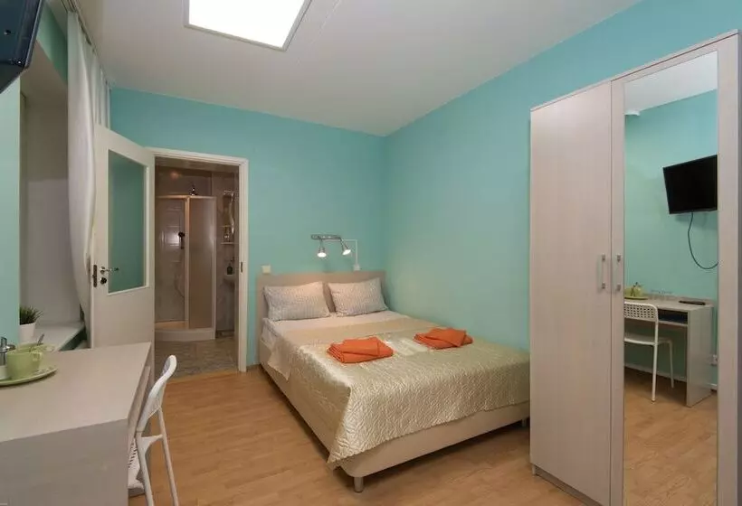 ホテル Guest House Orlovskiy