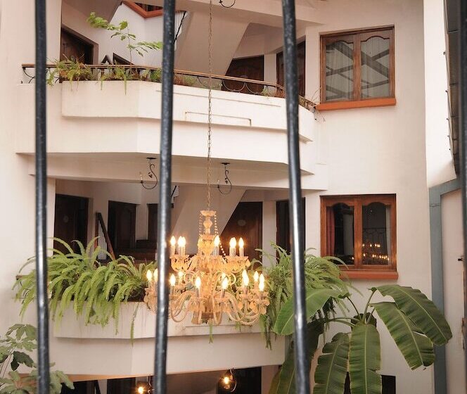 هتل Hostal Recoleta Sur