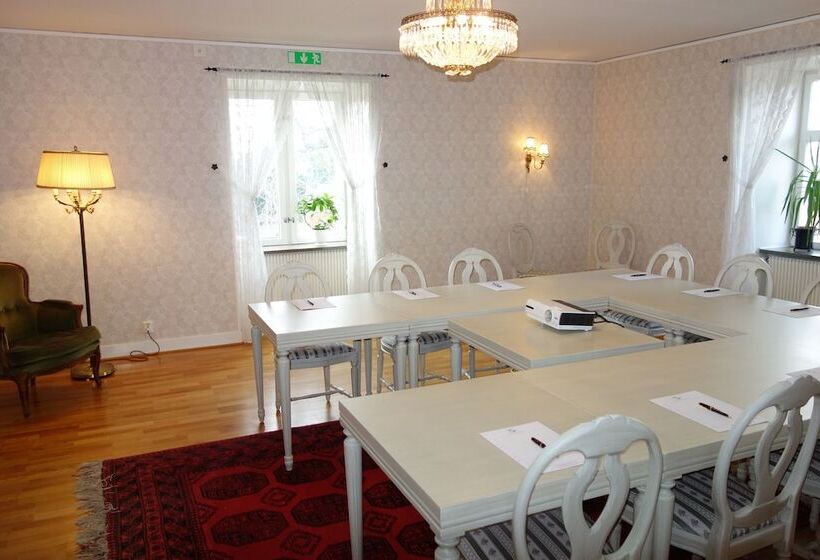 Отель Kastanjelund