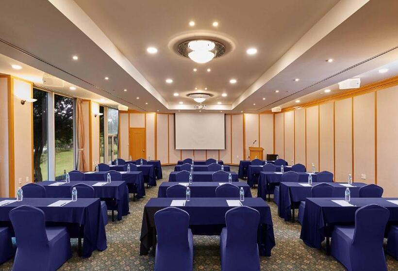 هتل Kensington Resort Seogwipo