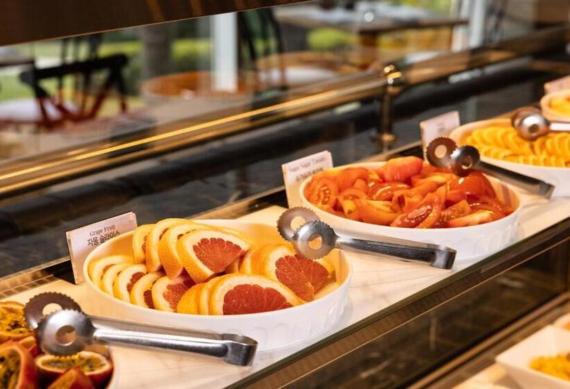 هتل Kensington Resort Seogwipo