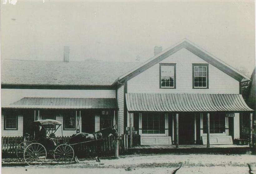 בית מלון כפרי Normandale Century Inn