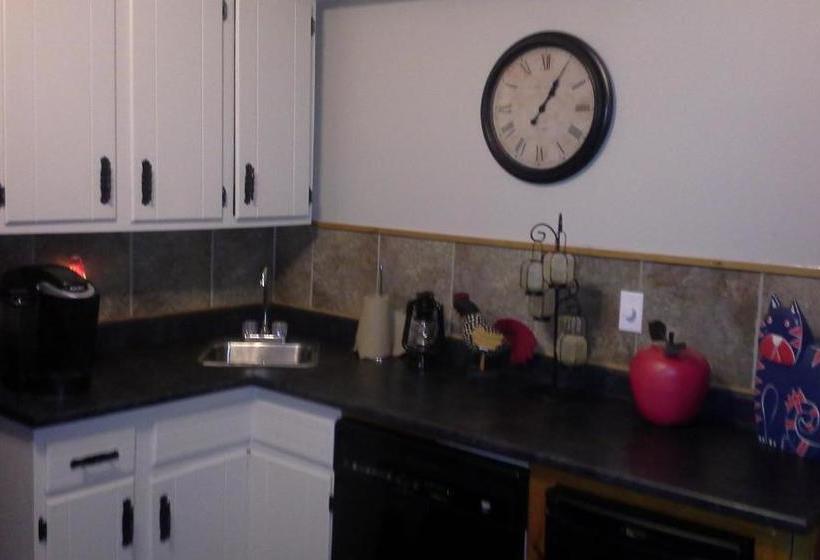 בית מלון כפרי Normandale Century Inn