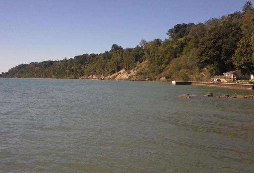 בית מלון כפרי Normandale Century Inn