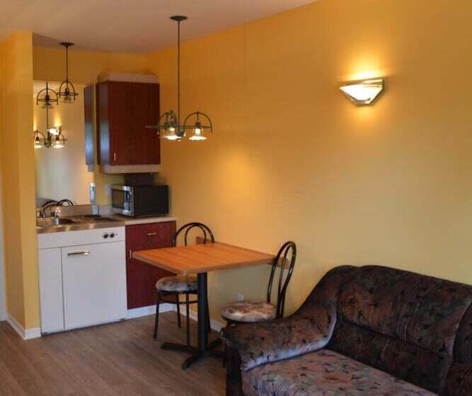 Motel Des Pentes Et Suites