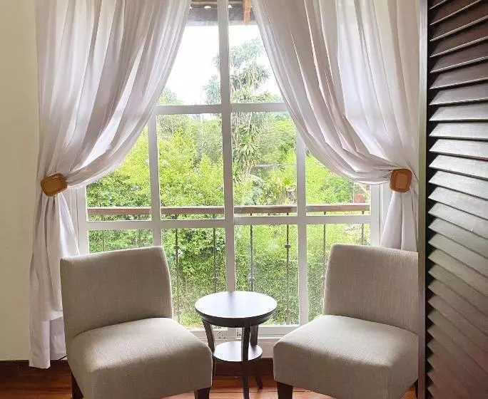 Tierra Magica B&b And Art Studio