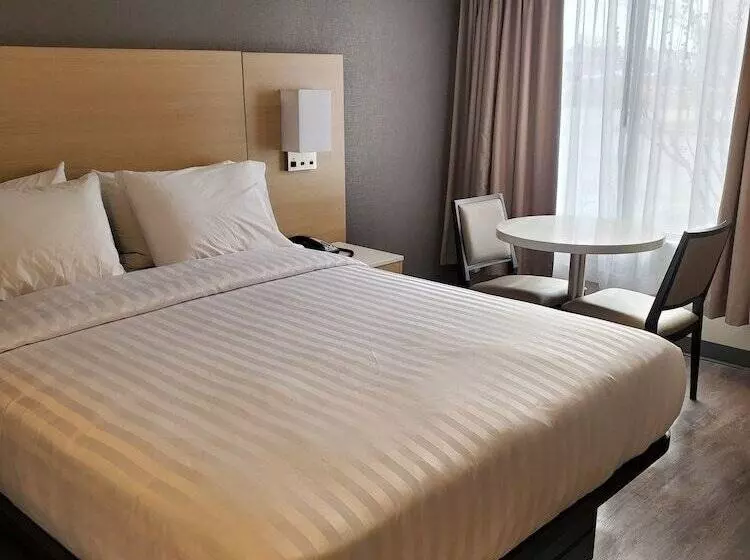 White Knight Motel