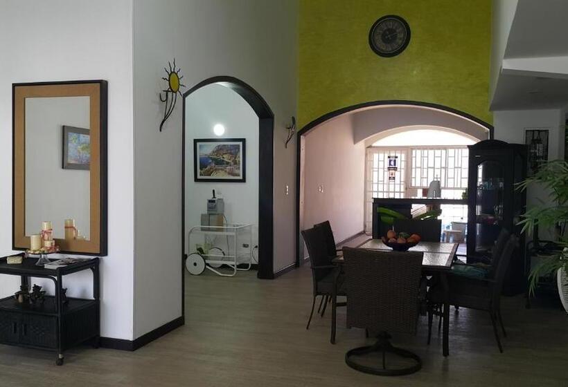 هاستل Hospedaje Solymar Sarie Bay