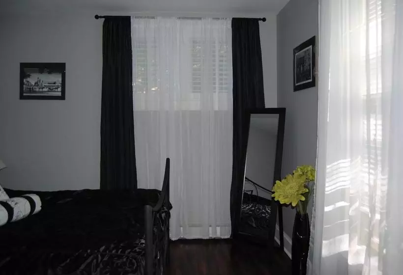 هتل Ascendence Halifax Bed & Breakfast