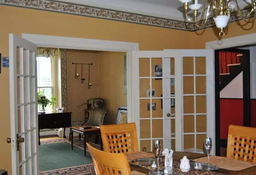 هتل Ascendence Halifax Bed & Breakfast