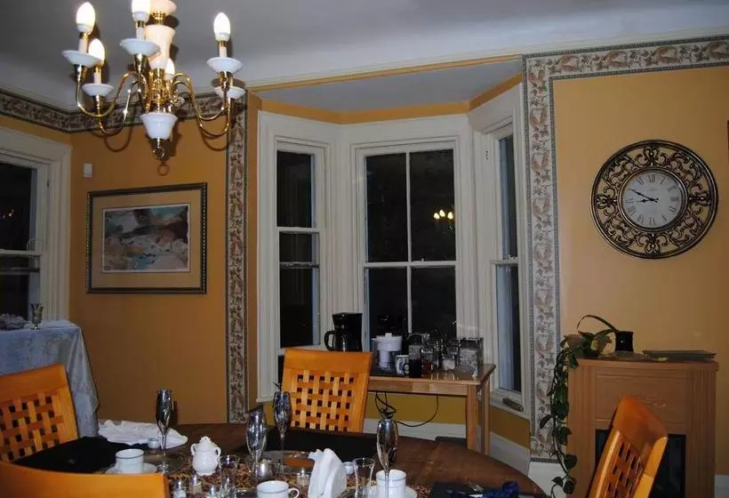 هتل Ascendence Halifax Bed & Breakfast