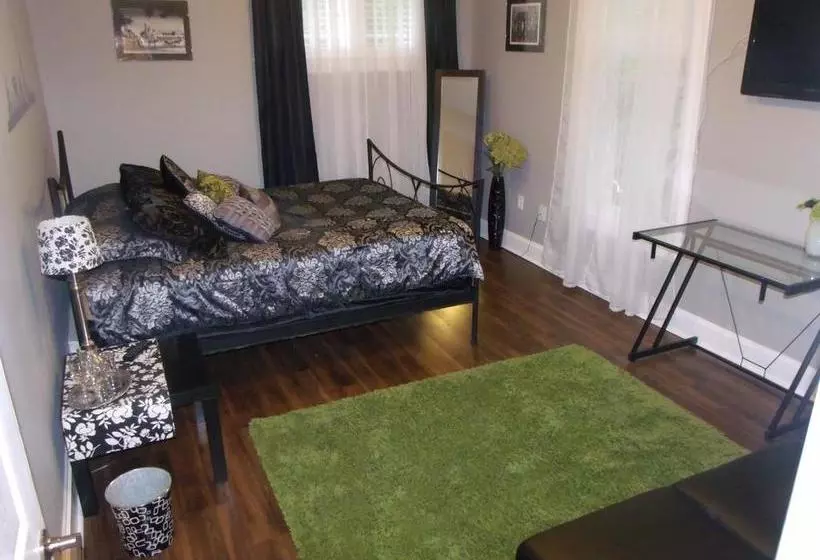 هتل Ascendence Halifax Bed & Breakfast