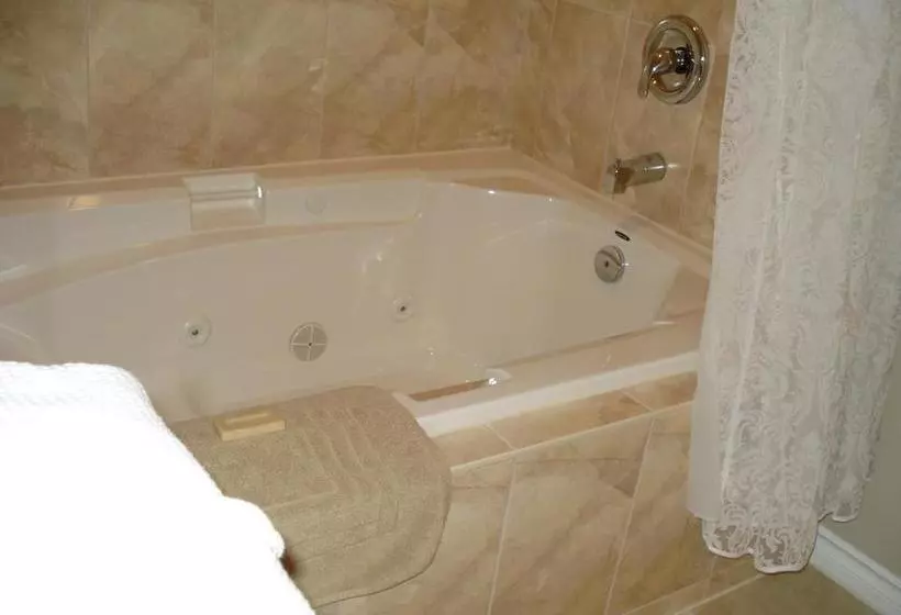 ホテル Clayburn Village Bed & Breakfast