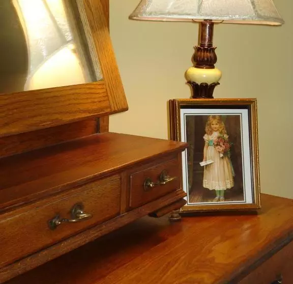 ホテル Clayburn Village Bed & Breakfast